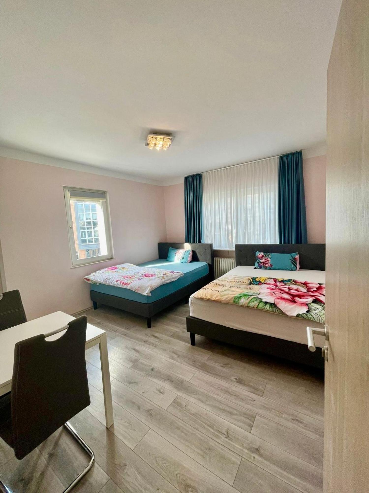 Leo Apartment Zentrum รึสเซิลส์ไฮม์ ภายนอก รูปภาพ